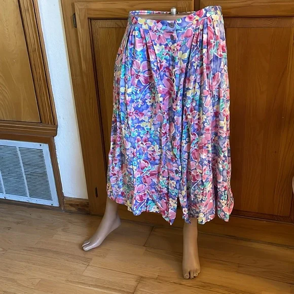 90’s Spring Floral Skirt - Picture 5 of 5
